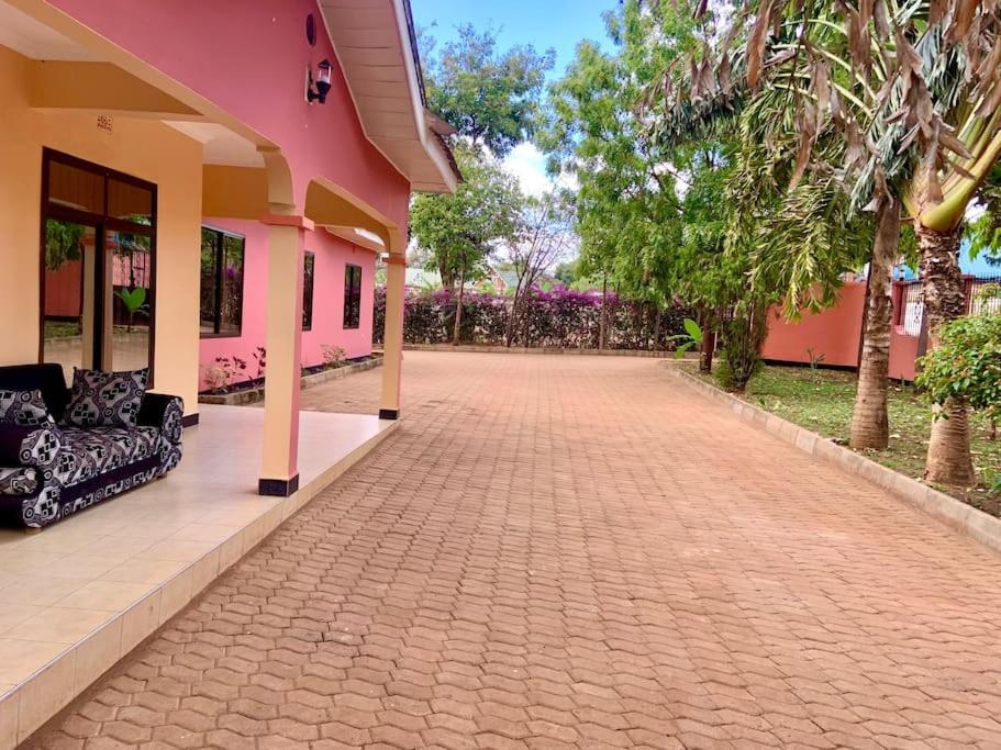 Bungalow X Garten & Terrasse X Wlan X Europaeisch Moshi Exteriör bild